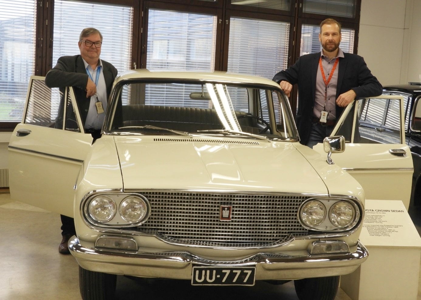 Toyota Crown Sedan-Arto-Toivonen-Jyrki-Mäkelä_7:5